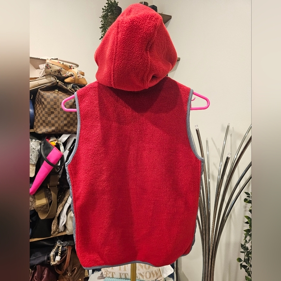 Vintage Unionbay Red Hooded Fleece Vest with Gray Trim - Picture 5 of 7
